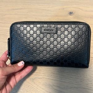 Black Gucci continental zip around wallet